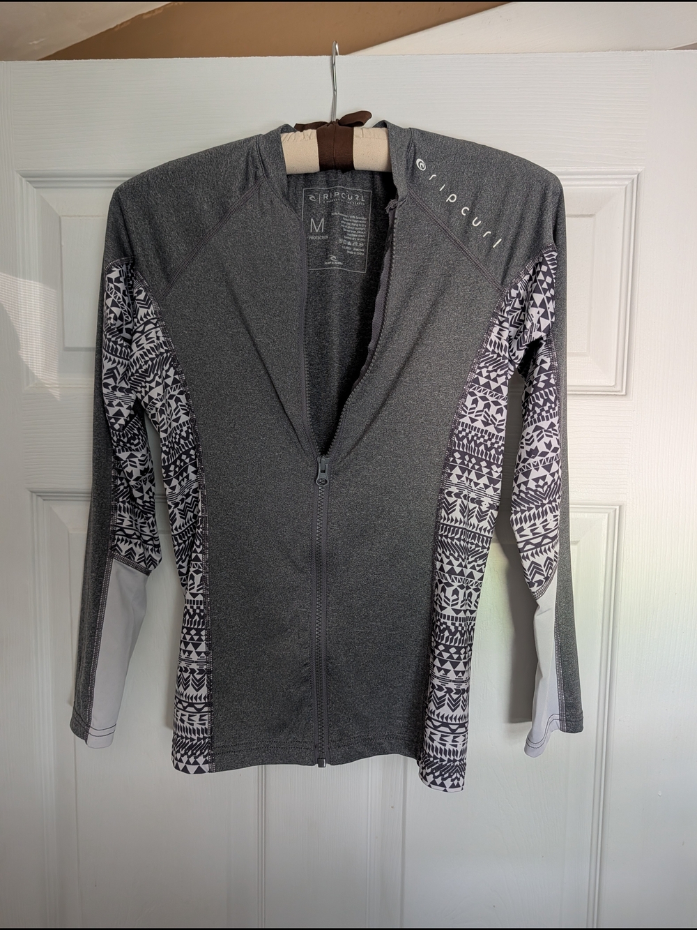 Rip Curl Gray Zip-Front Rash Guard with Patterned Side Panels